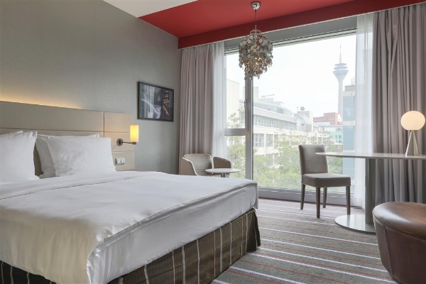 RADISSON BLU MEDIA HARBOUR DUS